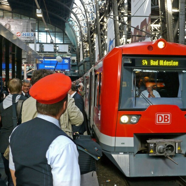 Die S-Bahn-Züge der S4 können sowohl mit Gleichstrom als auch mit Wechselstrom arbeiten.