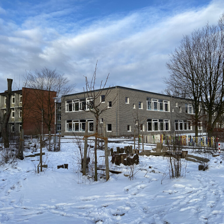 Baumstamm-Aktion Grundschule Marienthal