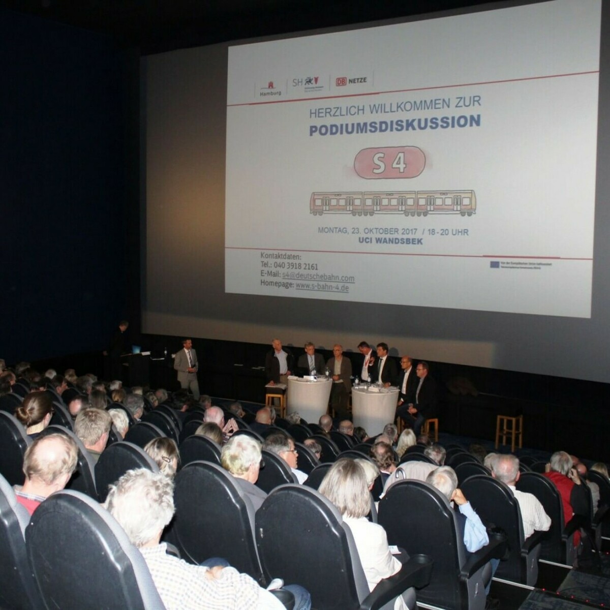 Reges Interesse: Rund 140 Gäste kamen zu der Podiumsdiskussion im Kinosaal 8 des UCI